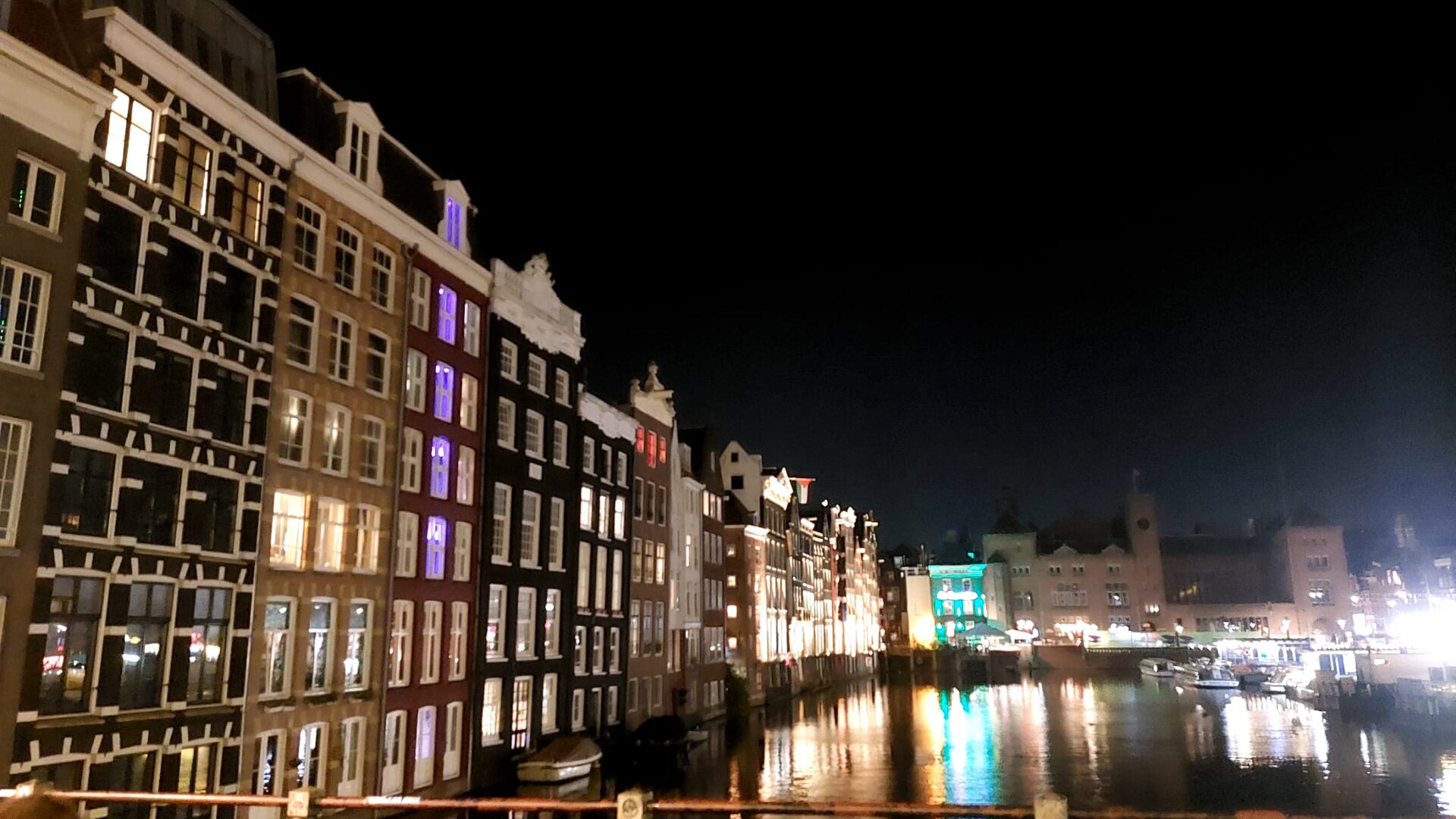 Amsterdam Canal Night View Dancing Houses 2026.jpg