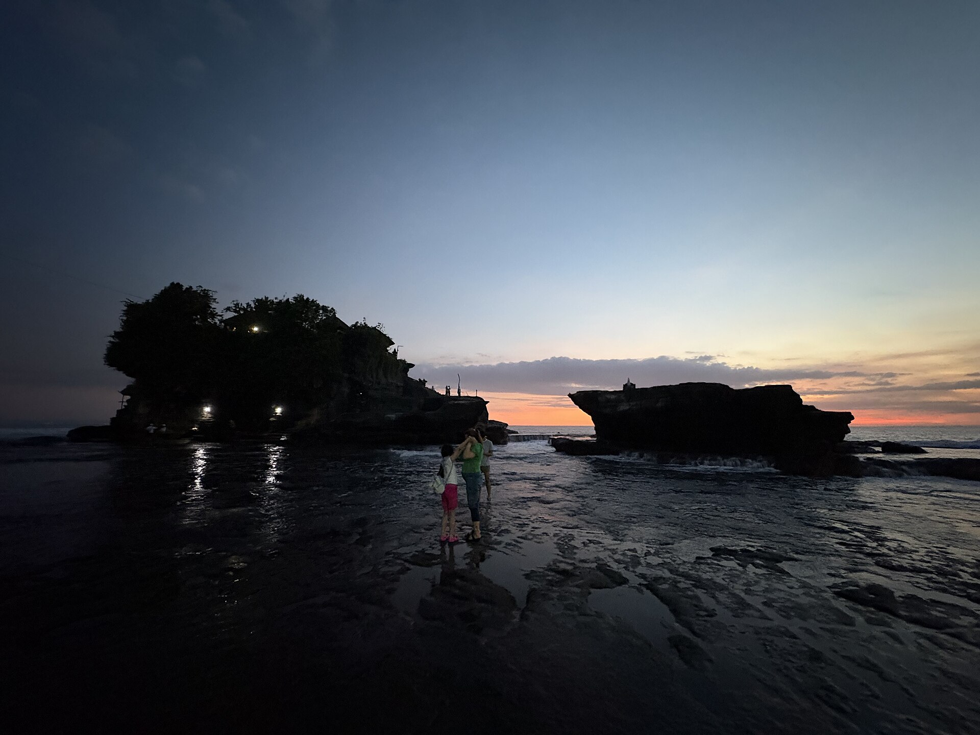 A sunset at Pura Tanah Lot (2025) - img 04.jpg