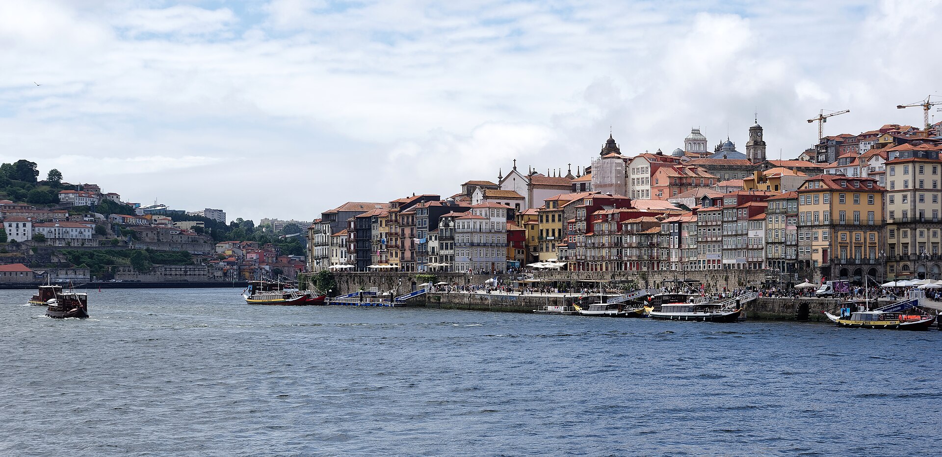 View of Ribeira from Cais de Gaia, 20250605 1628 9890.jpg