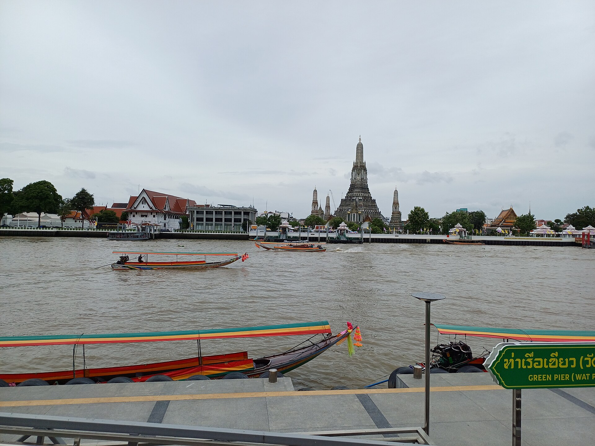 Chao Phraya River Bangkok (2).jpg