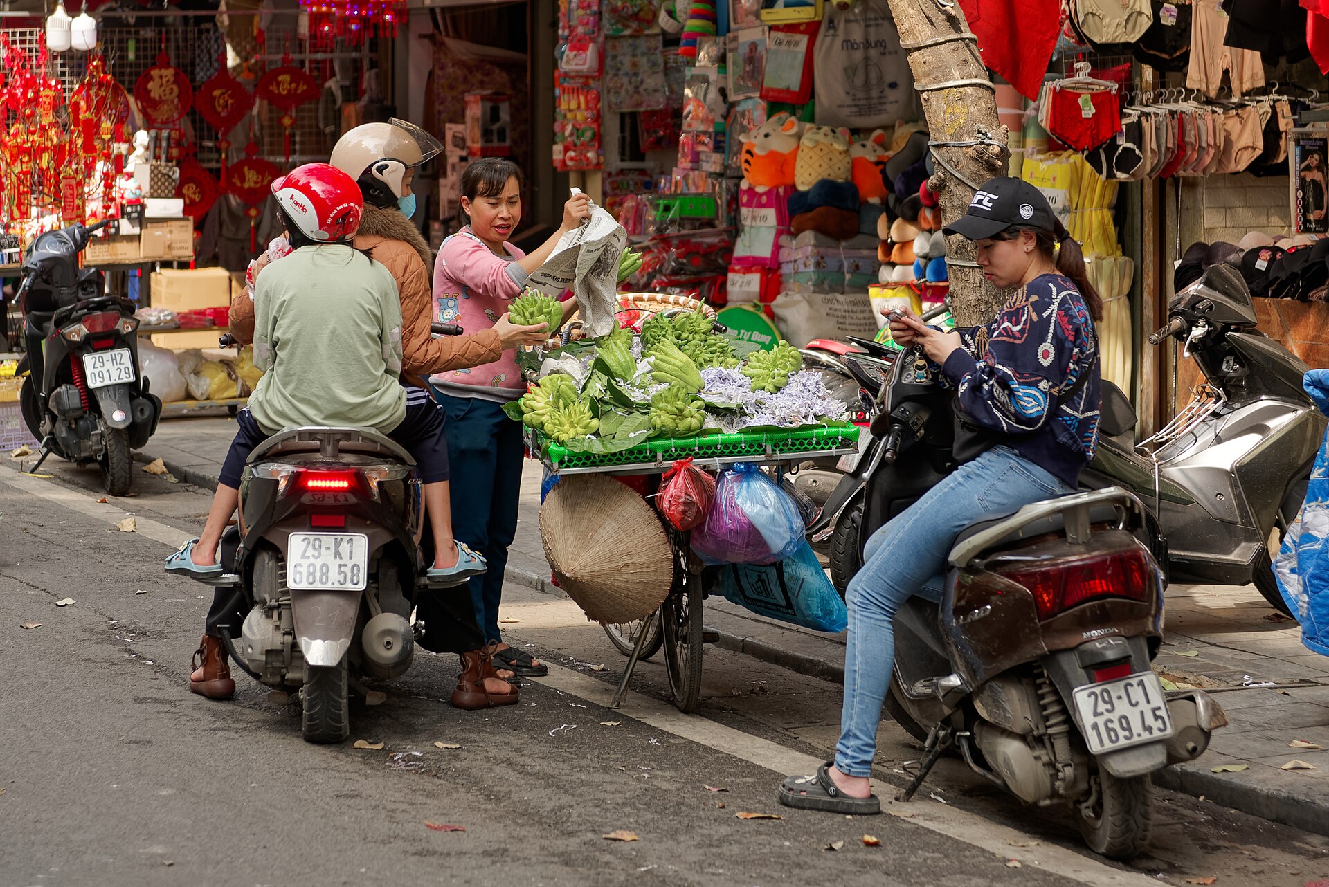 Street seller of fingered citrons in Old Town of Hanoi, 20240204 1335 5772.jpg
