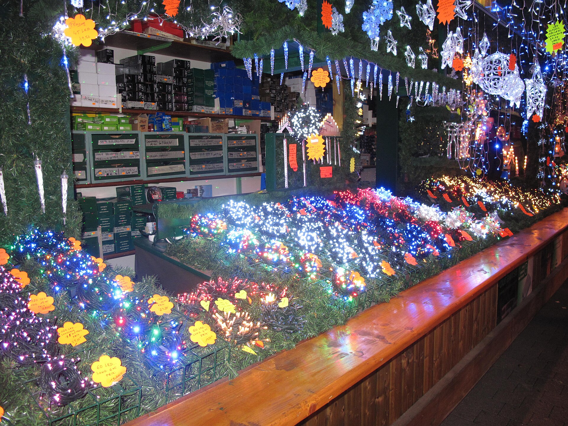 Shop of lights in the Christmas market of Strasbourg 2.jpg