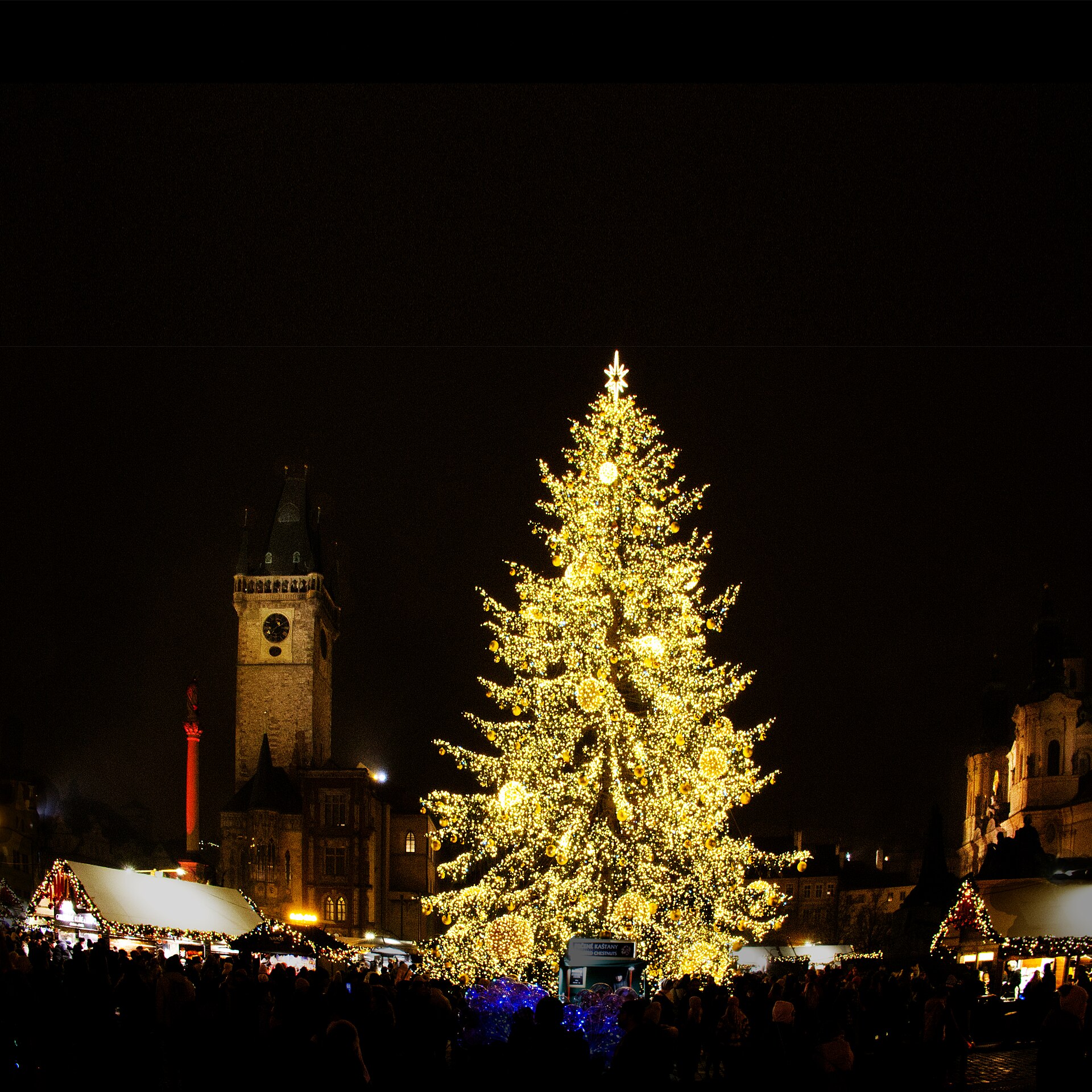 Christmas Tree in Old Town Square Prague.jpg