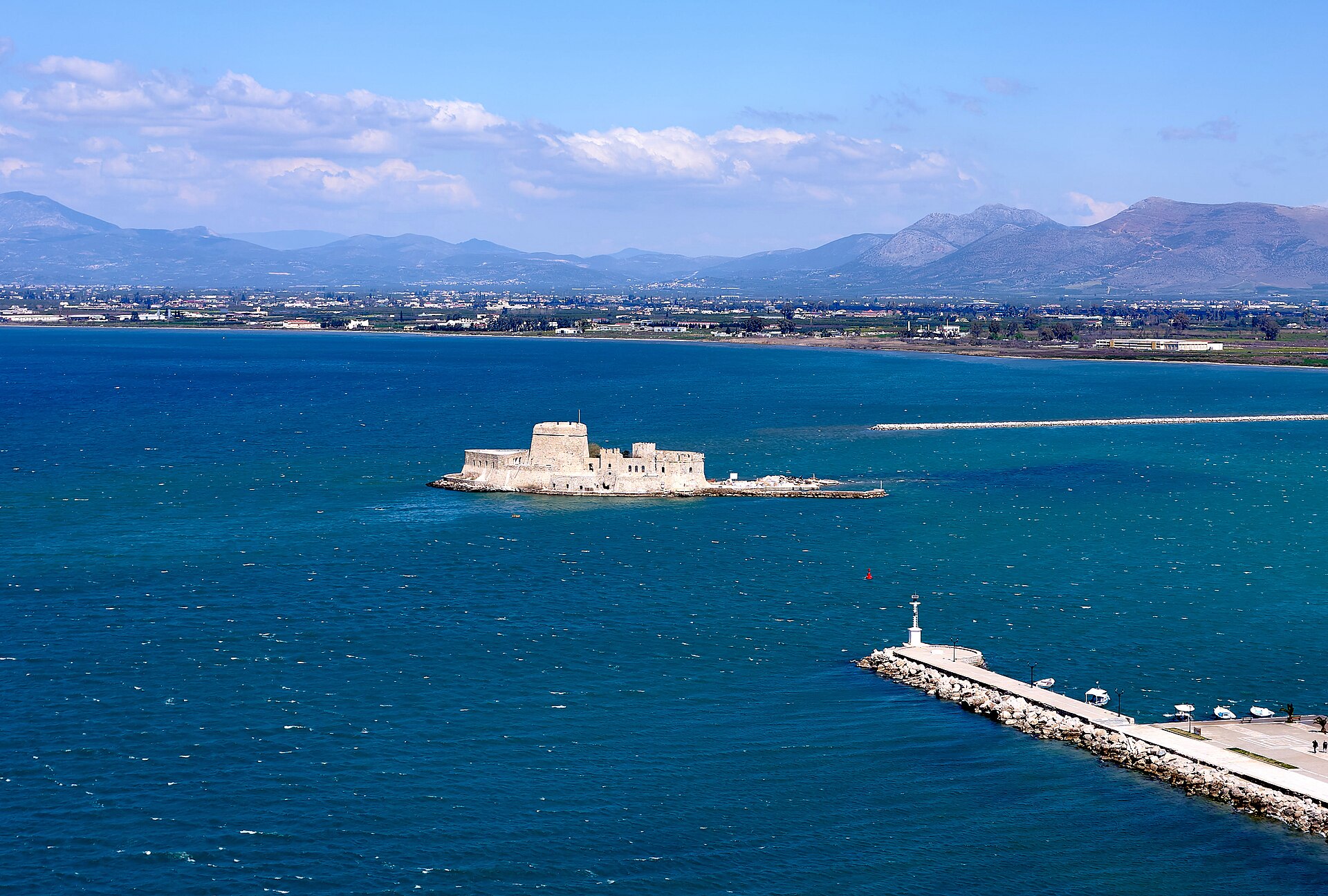 View of the Castle of Bourtzi from the Castle of Akronafplia on 30 March 2019.jpg