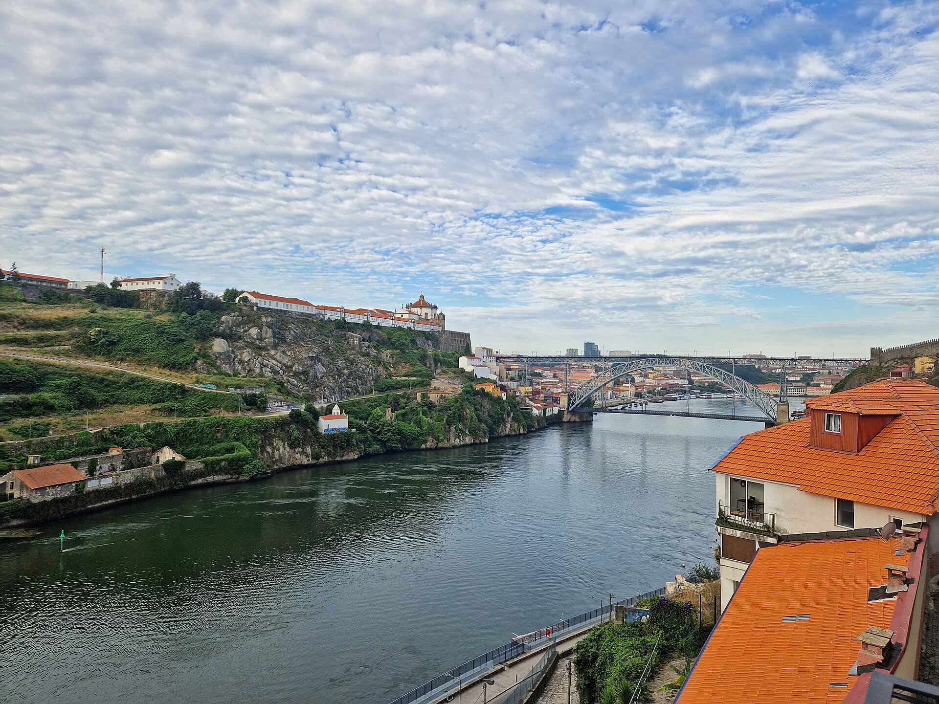 Douro river in Porto in 2023.jpg