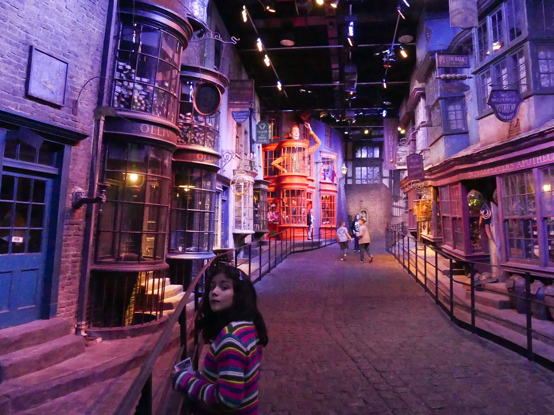 Diagon Alley (46637637464).jpg
