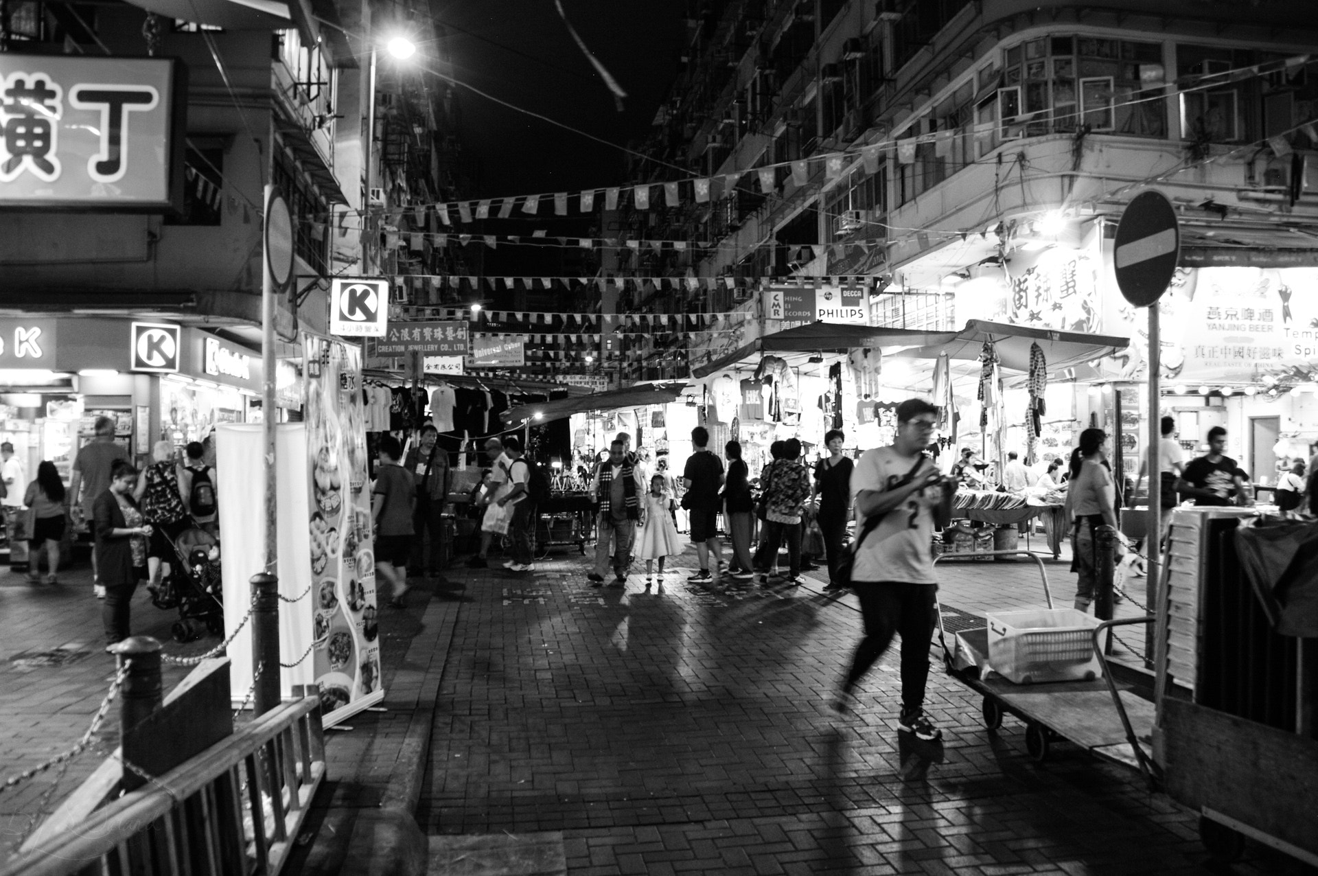 Temple Street, Hong Kong (132973553).jpg