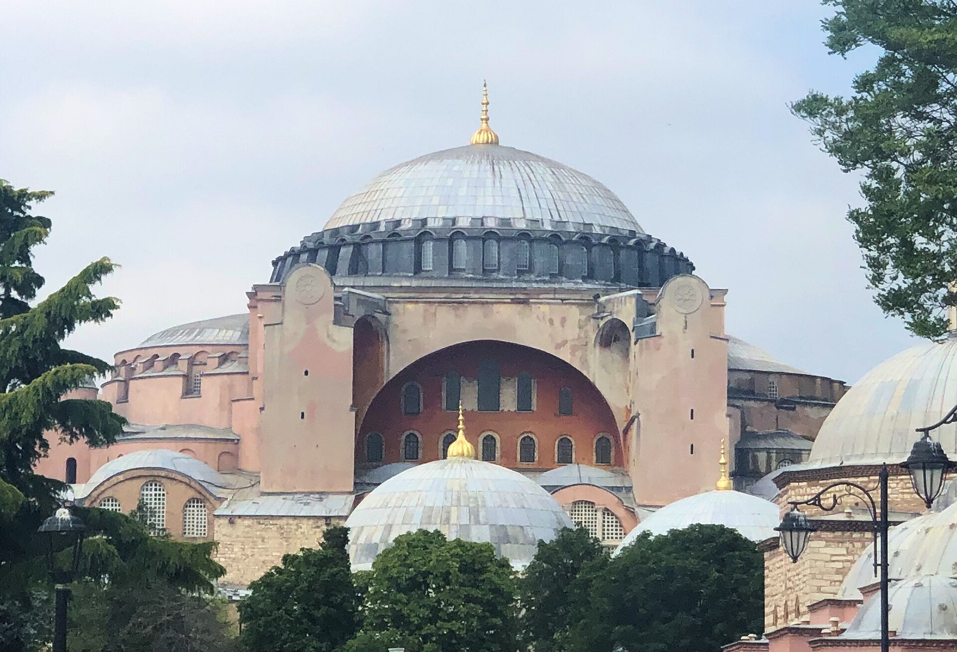 Hagia Sophia in Istanbul (focused on the original Roman building).jpg