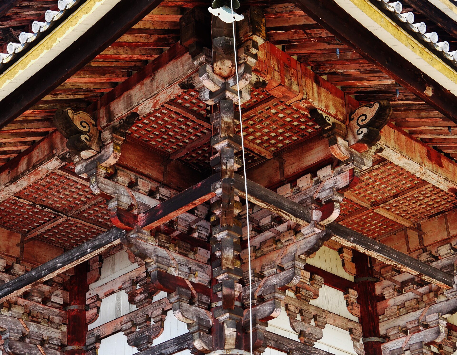 Nara Todai-ji Daibutsuden Exterior Roof 2.jpg