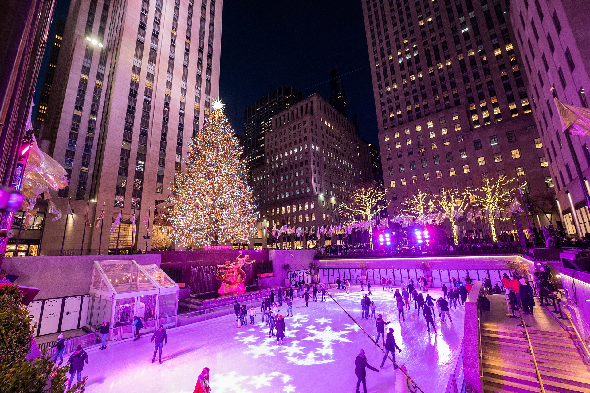 Rockefeller Center Christmas Tree 2021 (51770696938).jpg
