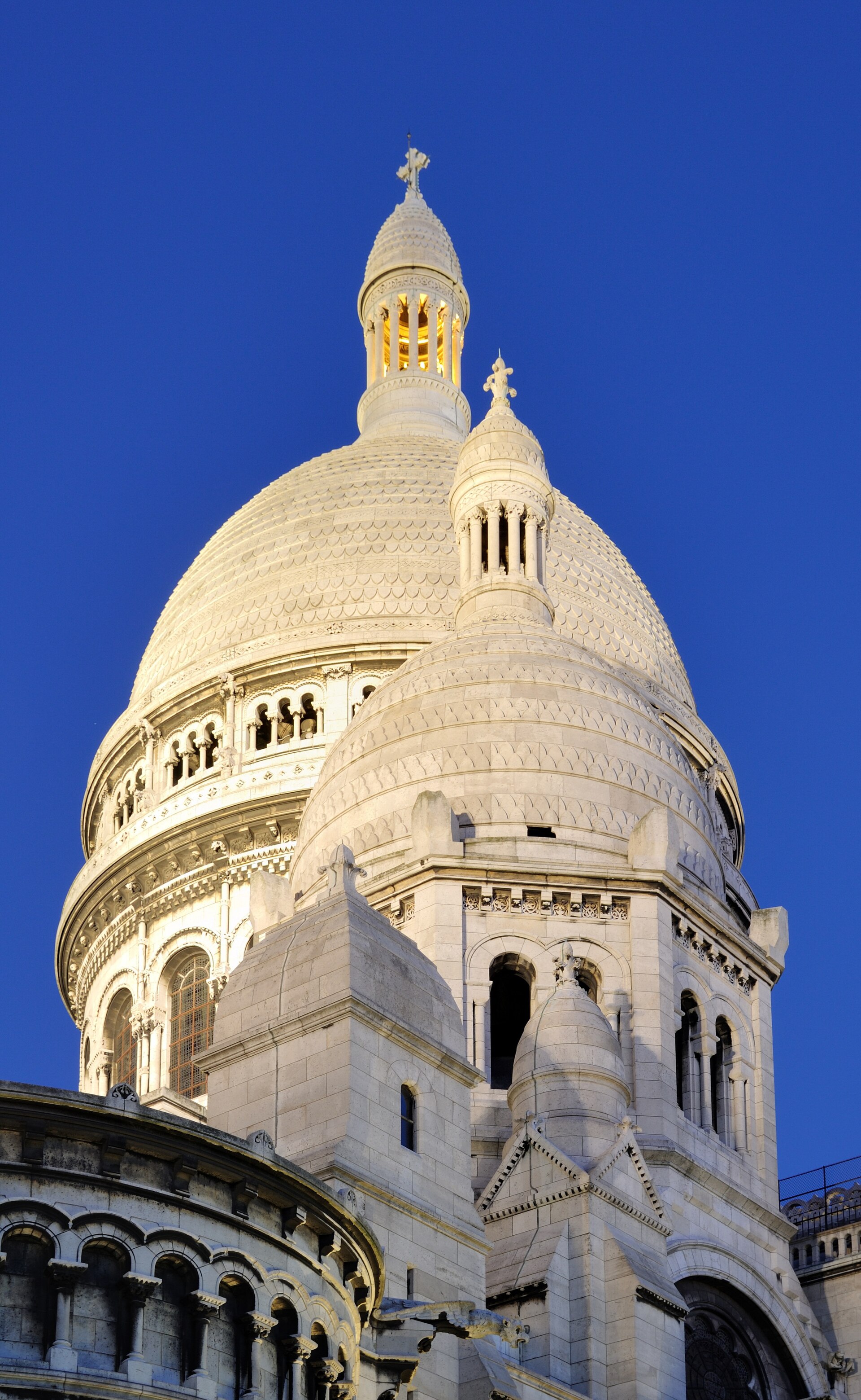 Paris - Sacré-Cœur - Kuppel zur blauen Stunde.jpg