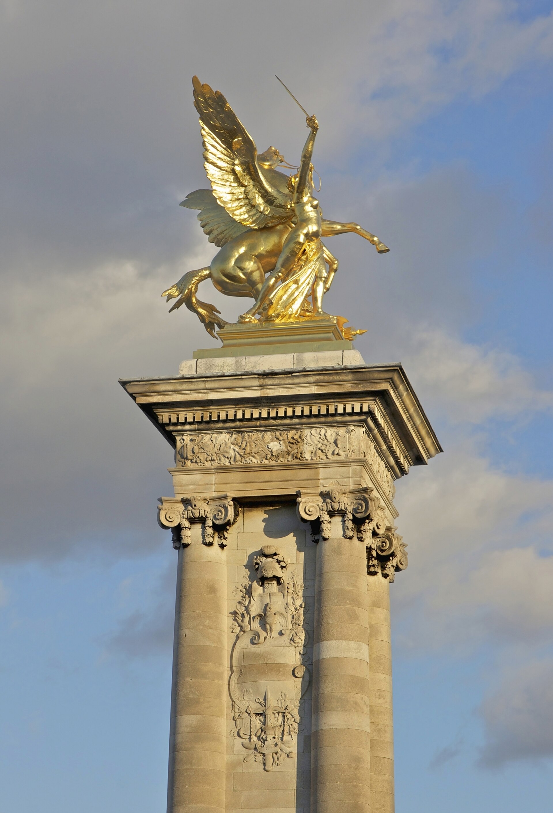 La Renommée au combat Pierre Granet Pont Alexandre III Paris.jpg