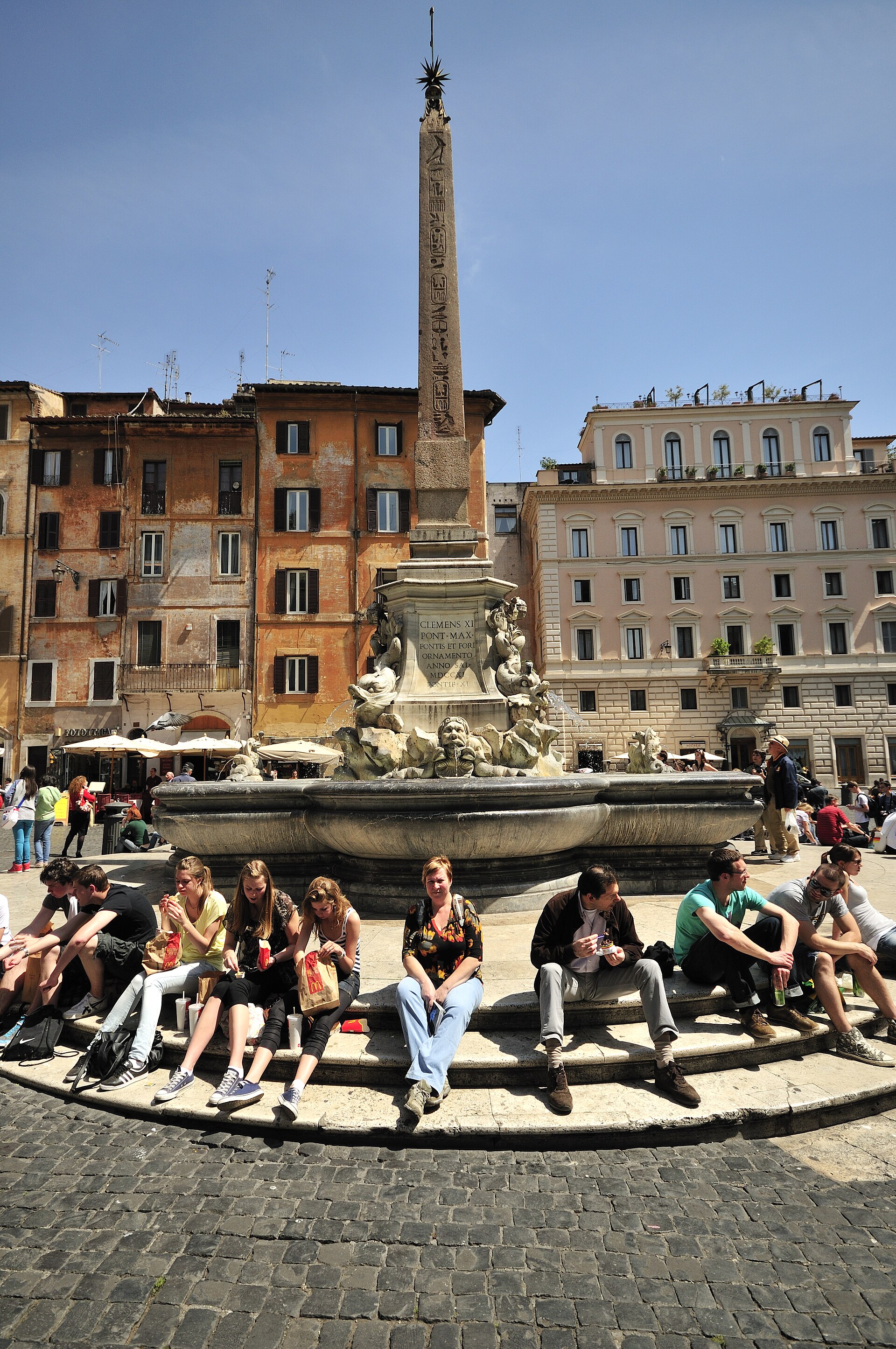 Piazza del Pantheon - panoramio.jpg