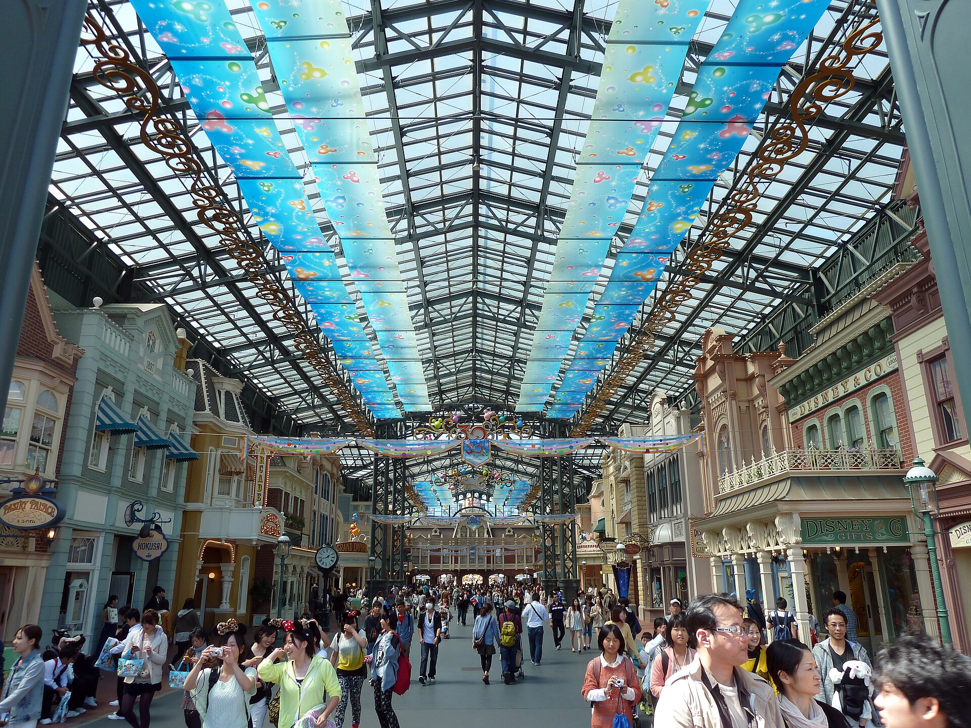 World Bazaar, Tokyo Disneyland (9409949418).jpg