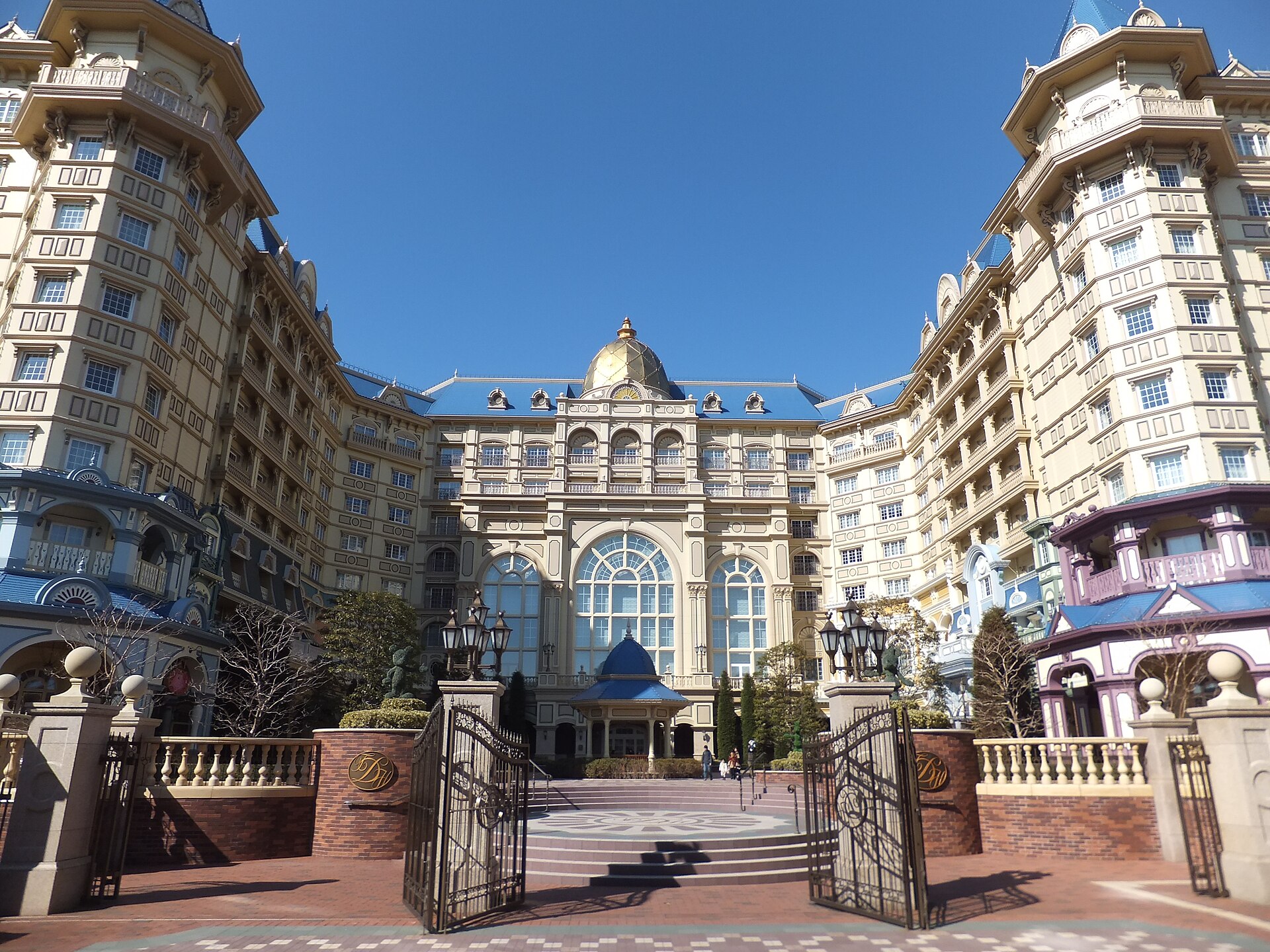 Tokyo DisneyLand Hotel.jpg