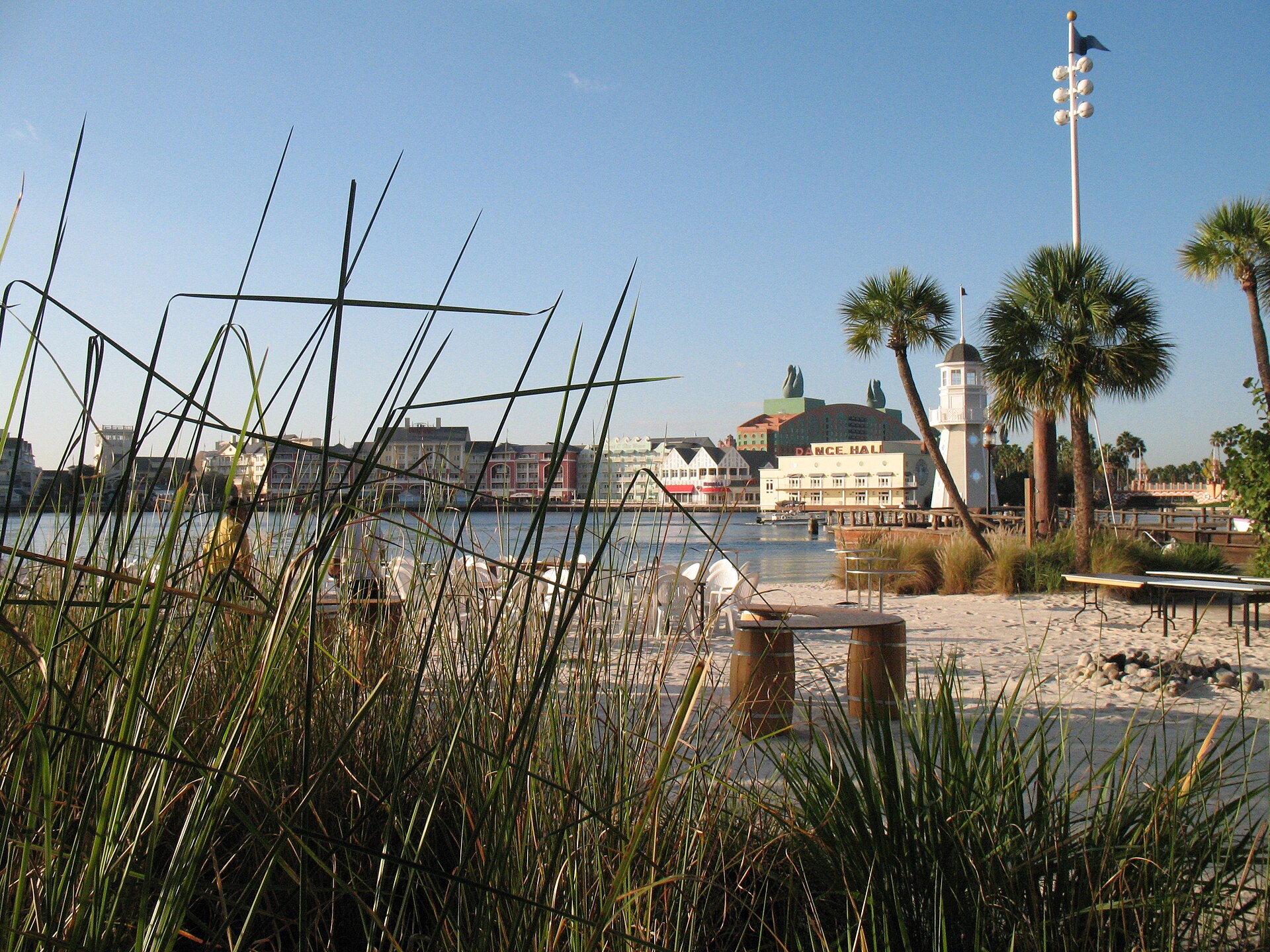 DISNEY BOARDWALK RESORT - panoramio.jpg