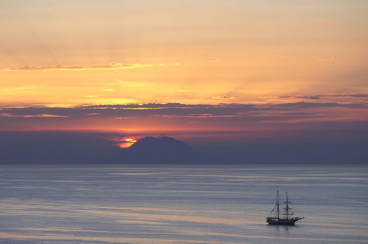 Sunset with sailing boat - Tropea