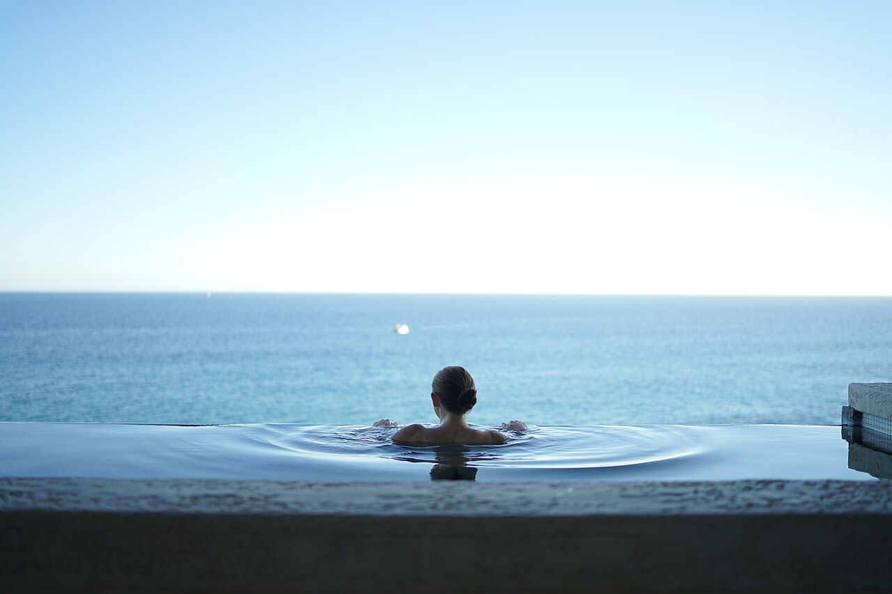 Endless Water (Unsplash)