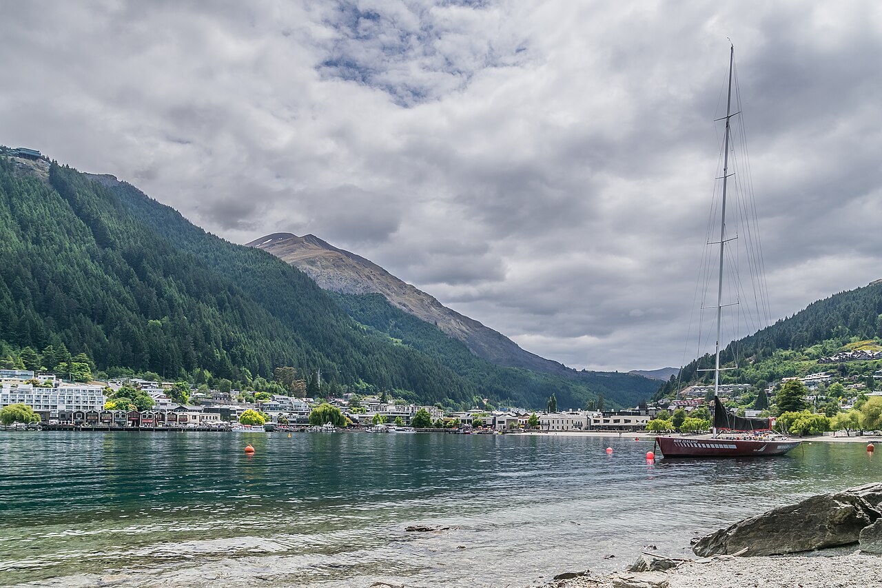 Queenstown Bay Lake Wakatipu 04