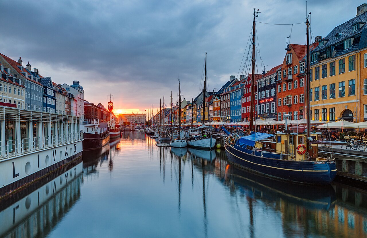 2018 - Nyhavn on sunset