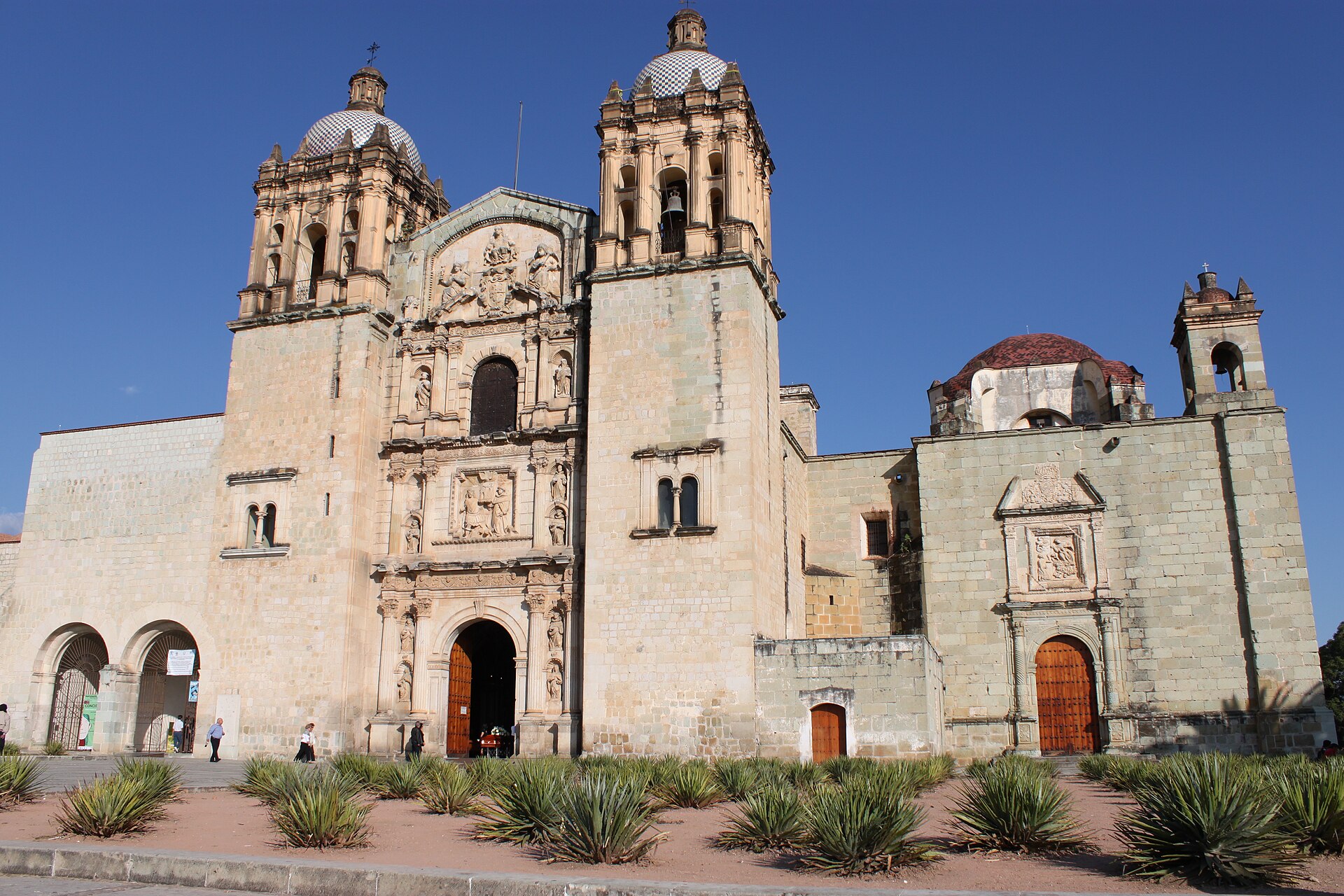 The full facade of Santo Domingo de Guzman in Oaxaca